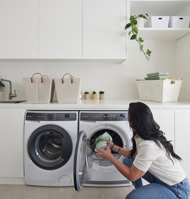 5 Wash and Dry Laundry Tips to Prepare for Winter